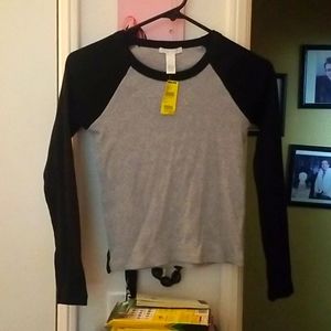 Gray with black sleeve crop shirt